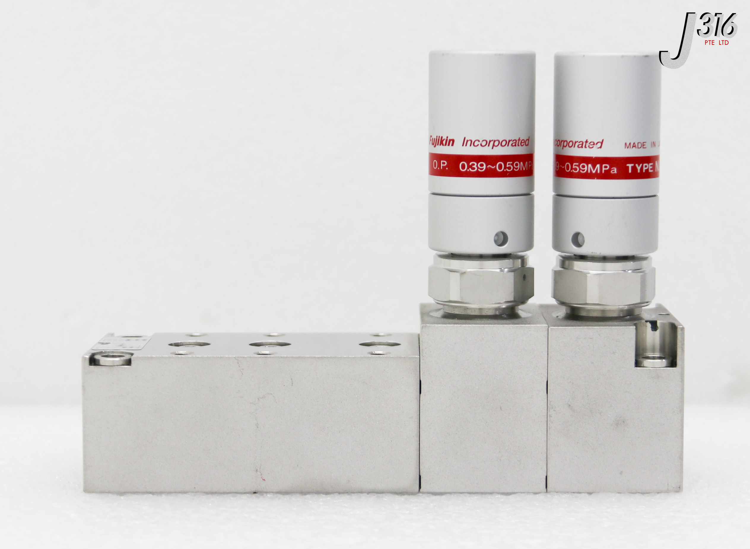 37302 FUJIKIN 5-PORT BLOCK VALVE, TYPE N.C., O.P. 0.39~0.59MPa